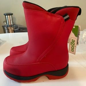 NWT Lands End kids snow boots